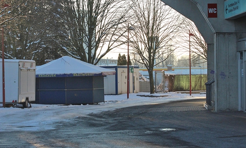 Zwischen Fanhaus und Südkurve soll mehr Platz geschaffen werden. Symbolbild: F. Vollmer