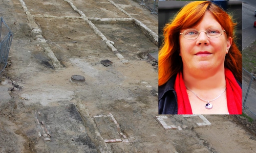 Pia Zimmermann, Bundestagsabgeordnete DIE LINKE, lädt nach der Sondersitzung des Kulturausschusses zum Dialog über eine mögliche Verlegung der Überreste des KZ Laagberg. Foto: Christoph Böttcher / DIE LINKE