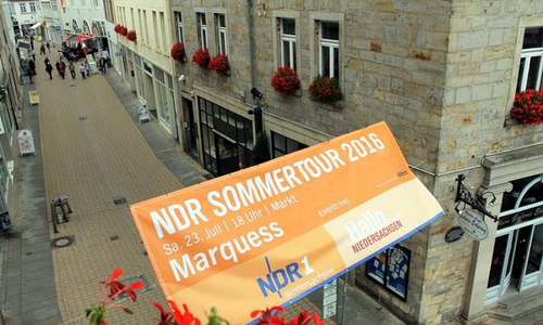 Nicht mehr zu übersehen, dass am 23. Juli die NDR-Sommertour in Helmstedt zu Gast ist. Foto: Stadt Helmstedt