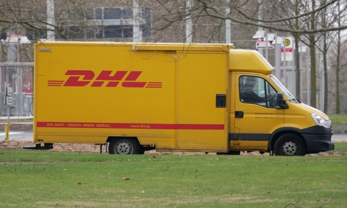 DHL soll die herausfordernde Logistik für die Impfstoffe stemmen. (Symbolbild)