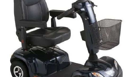 So sieht der verschwundene E-Scooter aus. Das Vergleichsfoto aus einem Katalog wurde von der Polizei zur Verfügung gestellt.