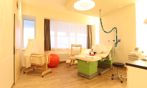Die neuen Kreißsäle der Helios St. Marienberg Klinik Helmstedt bieten werdenden Eltern eine sichere Geburt in familiärer Atmosphäre. Foto: Klinikum Helmstedt