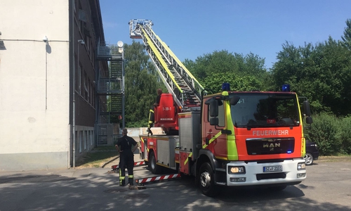 Nach dem Feuer in einer Asylbewerberunterkunft ist die Ursache noch unklar. Foto: Sandra Zecchino