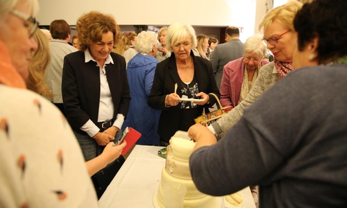 Die Torte als süße Köstlichkeit mundete den Gästen vorzüglich. Fotos: Andreas Meißler