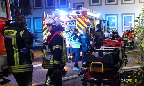 Die Feuerwehr war mit mehreren Trupps im Einsatz. Fotos: Rudolf Karliczek