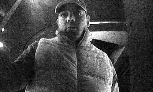 Foto aus der Überwachungskamera zeigt den gesuchten EC-Karten-Dieb Foto: Polizei Wolfsburg