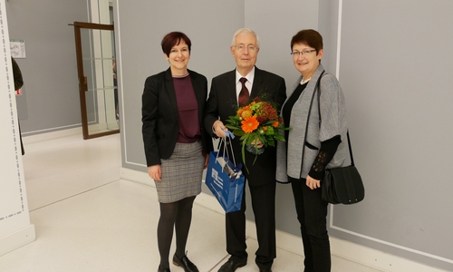 60 Jahre Theaterabonnent - Heinz Bremer (Mitte). Foto: Lessingtheater