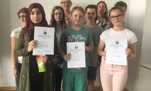 Die Lehrerinnen: Manuela Steinborn (GiS), Kristin
Arling (THG) und Cora Teske (GS). Außerdem die Teilnehmer Irem, Nils, Amy, Christiane, Luis und Jan. Foto: Große Schule
