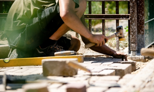 Lohn-Plus im Garten- und Landschaftsbau: Ab August bekommen die Beschäftigten mehr Geld, so die Handwerksgewerkschaft IG BAU. Foto: IG BAU