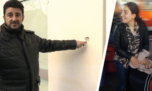Bilal Olcay zeigt eines der offenbaren Einschusslöcher im Mauerwerk des Hauses. Rechts im Bild die 12-jährige Emire. Foto/Video: aktuell24(BM)/privat