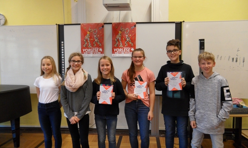 Die Teilnehmer am Vorlesewettbewerb der 6. Klassen. Foto: Gymnasium am Bötschenberg