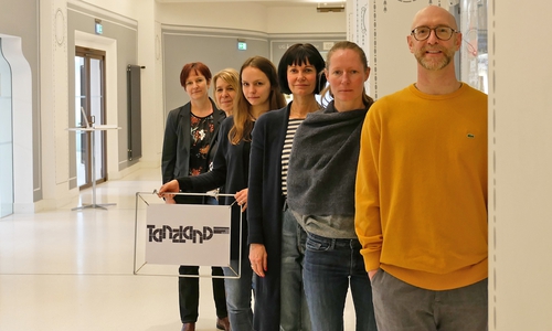 Alexandra Hupp und Anke Potrykus (Lessingtheater), Laura Böttinger (DANCE ON/Produktion), Gerda Brodmann-Raudonikis (Choreografin für Vermittlungsarbeit vor Ort), Brit Rodemund (DANCE On/Tänzerin) und Christopher Roman (DANCE ON/Künstlerische Leit. Foto: Stadt Wolfenbüttel