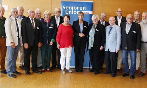 Delegierte und Gäste aus dem Braunschweiger Raum mit und dem Landesvorsitzenden Prof. Merbach (rechts). Foto: Senioren-Union Niedersachsen, Kreisvereinigung Salzgitter