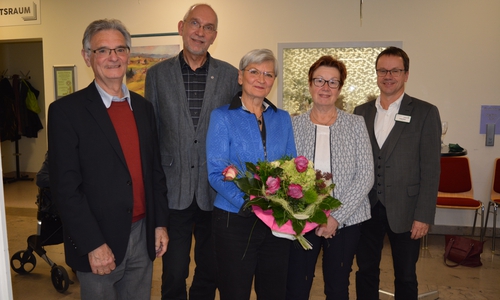 Abschied Doris Freudenberg vl Adolf Stöhr, Dr. Volker Menke, Doris Freudenberg, Marion Wiemann und Stefan Giesel.
Foto: Ev.-luth. Kirchenkreis Peine