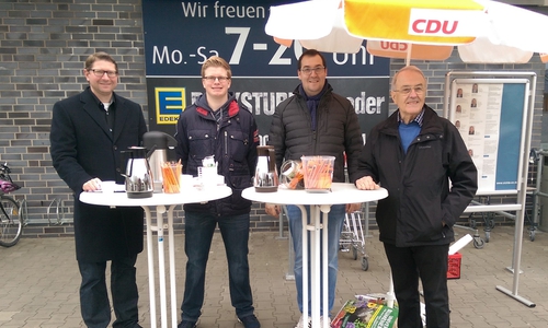 Von links: Marco Kelb (Bürgermeister), Justin Gronau (Vorstand), Andreas Kleindienst (Vorsitzender), Johann Seifert (stellv. Vorsitzender). Foto: Privat