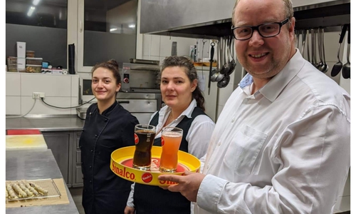 Jörn Domeier mit seinen Kolleginnen auf Zeit.
Foto: Büro Jörn Domeier