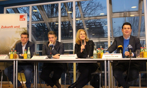 Dr. Alexander Saipa, Sigmar Gabriel, Petra Emmerich-Kopatsch und Hubertus Heil stellten sich der Diskussion. Fotos/Video: Sandra Zecchino