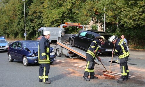 Ausgelaufene Betriebsstoffe mussten aufgenommen werden. Fotos: Rudolf Karliczek