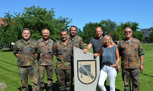 Von links: Manfred Behrens (OSF d. R.), Peter Schnell (SF d. R.), Michael Krause (SF d. R.), 
Josef Landers (OTL d. R.), Michael Waßmann, Petra Eickmann-Riedel, Harald Nielebock (OTL d. R.). Foto: Margit Richert