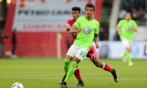 Luiz Gustavo flog mit Gelb-Rot vom Platz. Foto: Agentur Hübner