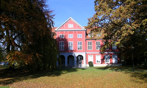 Noch ist es beschaulich im Sickter Herrenhauspark, aber am 22. und 23. September steigen hier die Feierlichkeiten anlässlich des 1.130jährigen Bestehens des Ortes Sickte. Foto: Gemeinde Sickte