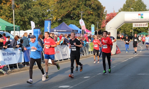 Viele Läufer fanden sich in Wolfenbüttel ein, um sich sportlich miteinander zu messen. Fotos: Robert Braumann
