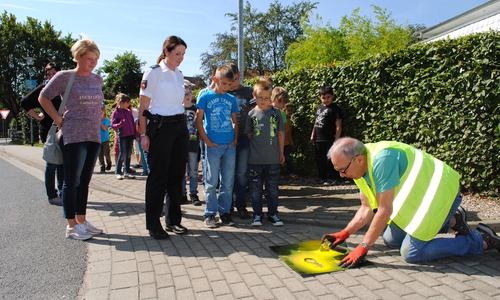 Eltern ließen sich über die Sicherheit ihrer Kinder im Verkehr aufklären. Symbolfoto: Marc Angerstein