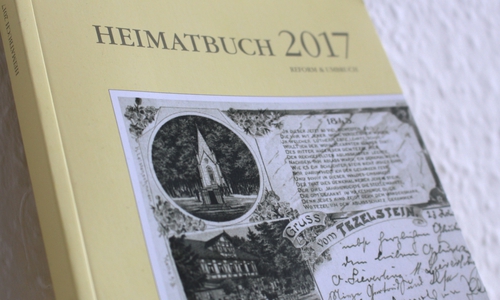 Das aktuelle Heimatbuch enthält viele lohnenswerte Beiträge. Foto: Nick Wenkel