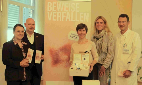 Ulrike Adam (stellv. Gleichstellungsbeauftragte Stadt Braunschweig), Klaus-Dieter Lübke-Naberhaus (Geschäftsführer Krankenhauses Marienstift), Stefanie Hoyer (Netzwerk ProBeweis/Institut für Rechtsmedizin der Medizinischen Hochschule Hannover), Katharina Galland (Polizeiinspektion Braunschweig) und Dr. med. Udo Rudolf Schwippel, (Ärztlicher Direktor Krankenhaus Marienstift) (v. li.). Fotos: Evangelische Stiftung Neuerkerode