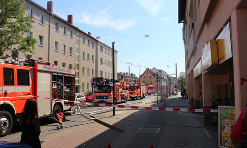 Gegen 15:30 Uhr wurde die Feuerwehr zu einem Brand in die Gliesmaroder Straße gerufen. Foto: Robert Braumann