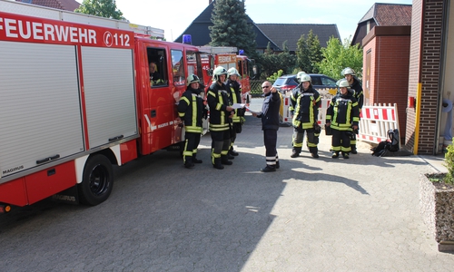 Die Feuerwehr übte verschiedene Szenarien. Foto: Haupt