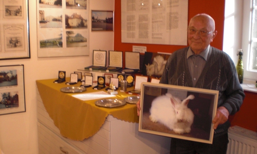Eine neue Sonderausstellung unter dem Titel "Die Geschichte des Kaninchenzuchtverein F115 Schladen" wird im Heimathaus Alte Mühle gezeigt. Foto: Schacht

