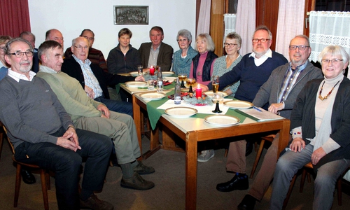 Vorstandsmitglieder und andere Helfer. Foto: Bernd-Uwe Meyer