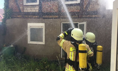Die Feuerwehr Grasleben wurde heute zu einen Brand ins benachbarte Weferlingen gerufen. Fotos: Maik Wermuth