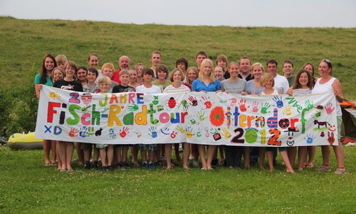 Gruppenbild der Radtour 2012 nach Otterndorf nahe Cuxhaven.  Für dsie diesjährige Sommer-Freizeit sind noch Plätze frei. Foto: Pascal Wollschläger