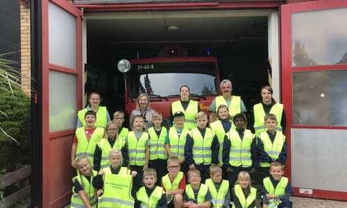 Die Löschschlümpfe in neuer Montur. 
Foto: Feuerwehr Halchter