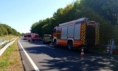 Die Einsatzkräfte konnten an die erfolgreiche Vorarbeit der Ersthelfer anknüpfen. Foto: Feuerwehr Goslar