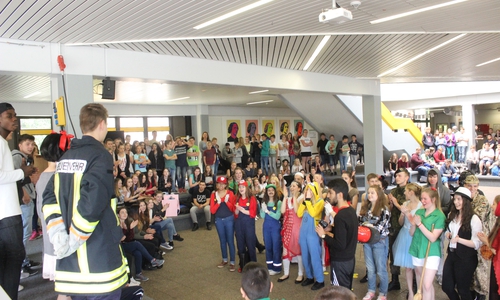 Richtig laut wurde es am Donnerstagvormittag in der Lessingrealschule. In der Aula fand, so kurz vor den großen Ferien, ein Contest statt. Foto: Anke Donner 