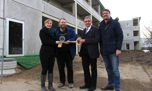 Rabea Hohl, Leiterin der Stabsstelle Integration, Matthias Bosse, sozialpädagogische Betreuung, Bürgermeister Thomas Pink und Projektleiter Martin Goltermann (v. li.). Fotos: Alexander Dontscheff