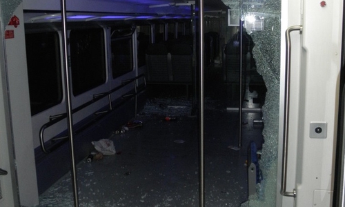 Randale im Zug und im Bahnhof, Fotos: Polizei