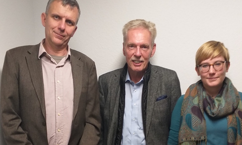 Michael Dröse und Olaf Kierchner von der Salzgitteraner Firma Unipress und die Landtagsabgeordnete Imke Byl führten im Landtag ein Gespräch über innerbetrieblichen Umweltschutz. 