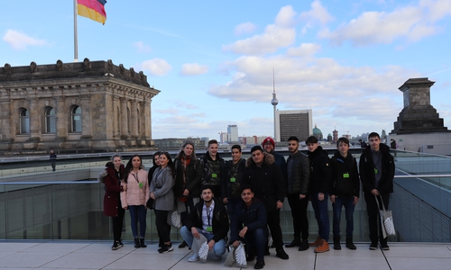 Die 10. Klasse der Bodenstedt-Wilhelmschule Peine zu Besuch im Deutschen Bundestag. Foto: Büro Hubertus Heil