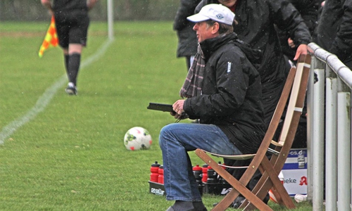 Trainerroutinier Uwe Erkenbrecher will mindestens einen Punkt am Sonntag mit nach Gifhorn "entführen". Foto: Vollmer