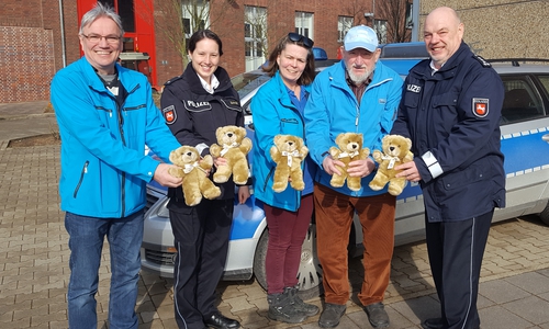 Die Teddybären sollen Kindern helfen. Foto: Polizei Peine