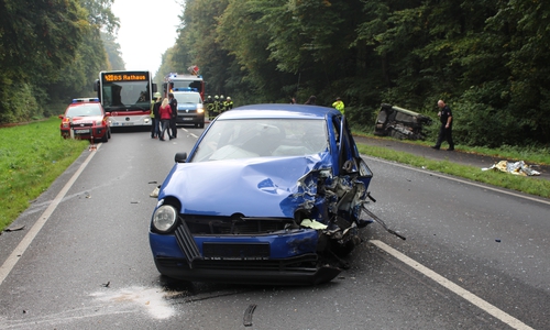 Zwei Personen wurden bei dem Unfall schwer verletzt, befinden sich nach Angaben der Polizei aber nicht in Lebensgefahr. Fotos: Jan Borner / Video: Werner Heise