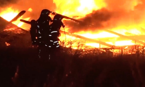 Gleich zwei Gebäude sind in der Nacht den Flammen zum Opfer gefallen. Foto/Video: aktuell24