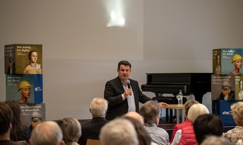 Gifhorner Bürgerinnen und Bürger diskutierten mit dem Bundestagsabgeordneten Hubertus Heil. Foto: Lukas Ratschko