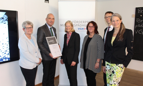 Brigitte Digel (Leiterin Vermittlung, Städtische Galerie Wolfsburg), Peter Baresa (Regionaldirektor der VGH Regionaldirektion Celle), Prof. Dr. Susanne Pfleger (Direktorin, Städtische Galerie Wolfsburg), Anja Hoffmann (Laudatio, Bundesverband Museumspädagogik e.V. Westfälisches Landesmuseum für Industriekultur, Dortmund), Klaus Mohrs (Oberbürgermeister der Stadt Wolfsburg), Dr. Sabine Schormann (Stiftungsdirektion VGH-Stiftung) Foto: Christoph Böttcher