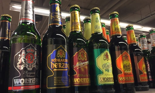 Zwei Mal probierte der Mann Bierflaschen zu entwenden. Symbolfoto: Anke Donner