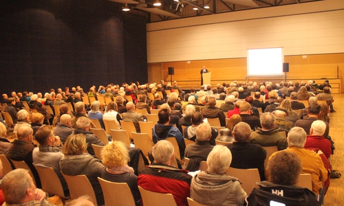 Zahlreiche Interessierte fanden den Weg in die Lindenhalle. Foto/Video: Anke Donner